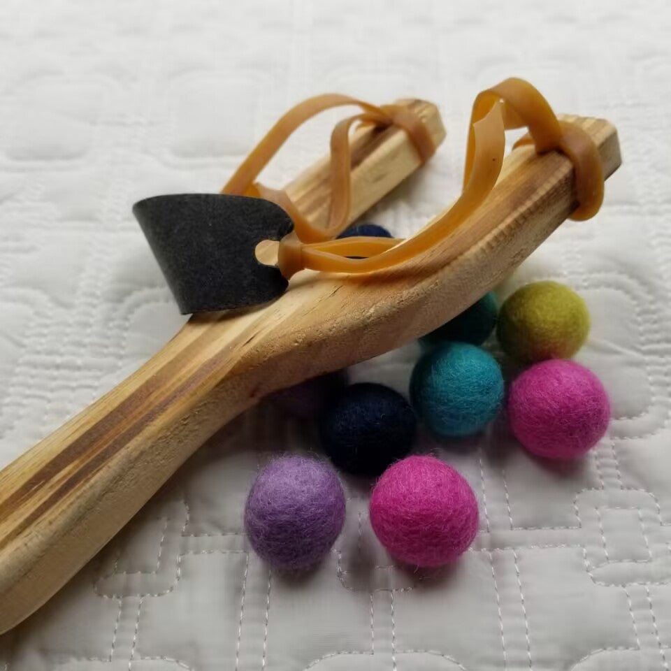 D&C Toys Wooden Slingshot with 10 Felt Balls
