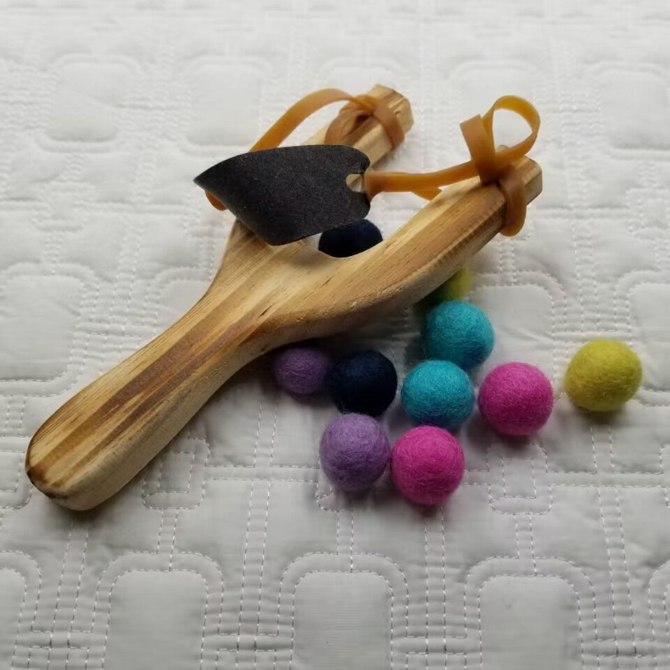 D&C Toys Wooden Slingshot with 10 Felt Balls